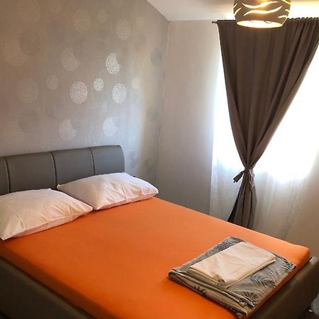 Apartmani Bm Biograd Na Moru Esterno foto