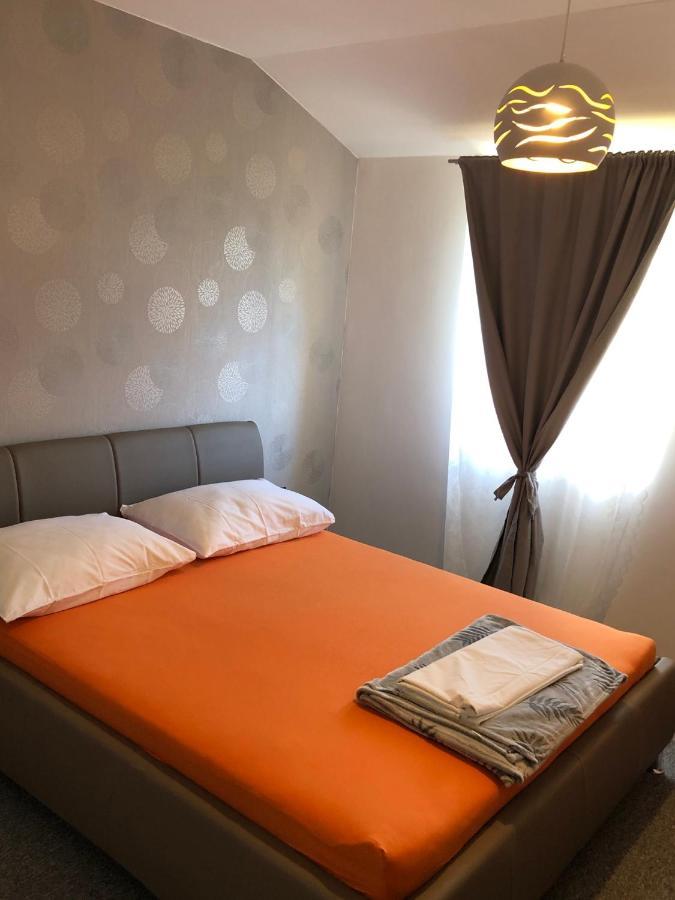 Apartmani Bm Biograd Na Moru Esterno foto