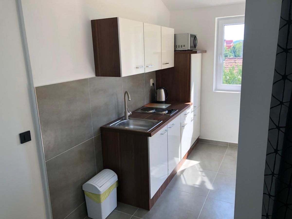Apartmani Bm Biograd Na Moru Esterno foto