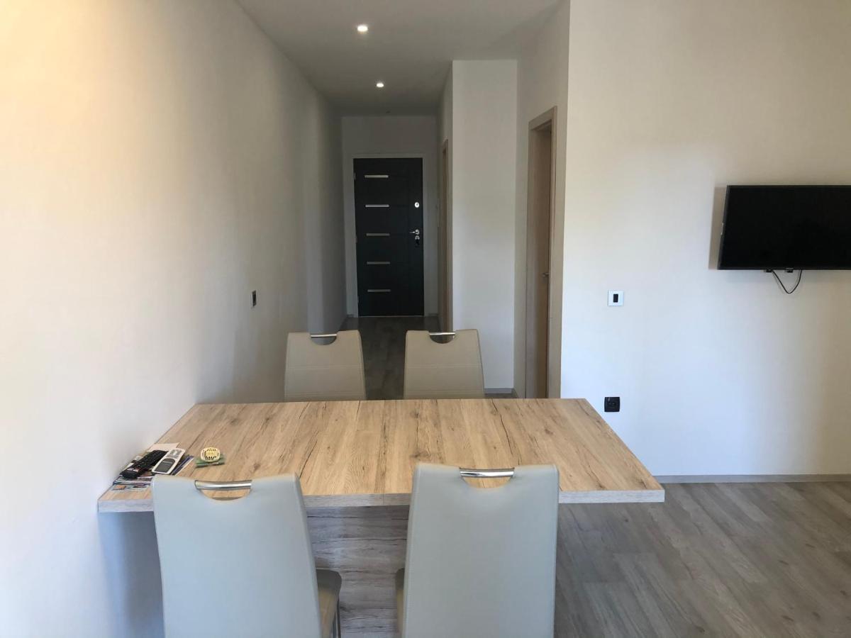 Apartmani Bm Biograd Na Moru Esterno foto