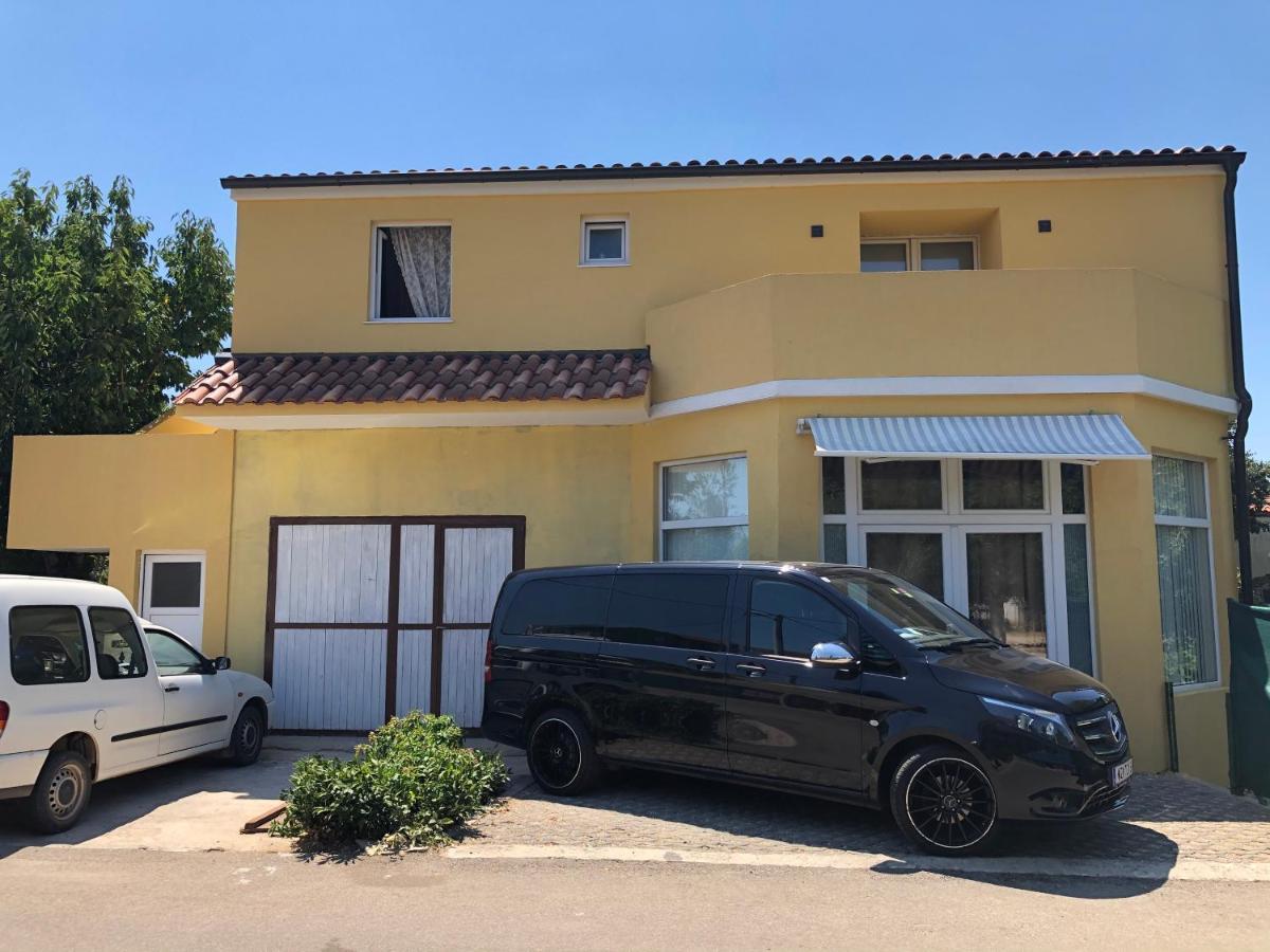 Apartmani Bm Biograd Na Moru Esterno foto