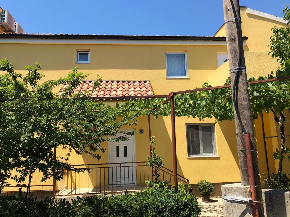 Apartmani Bm Biograd Na Moru Esterno foto
