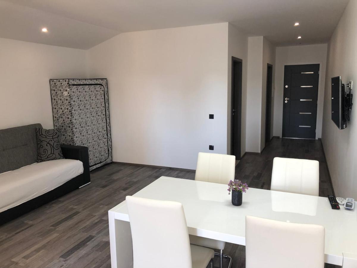 Apartmani Bm Biograd Na Moru Esterno foto