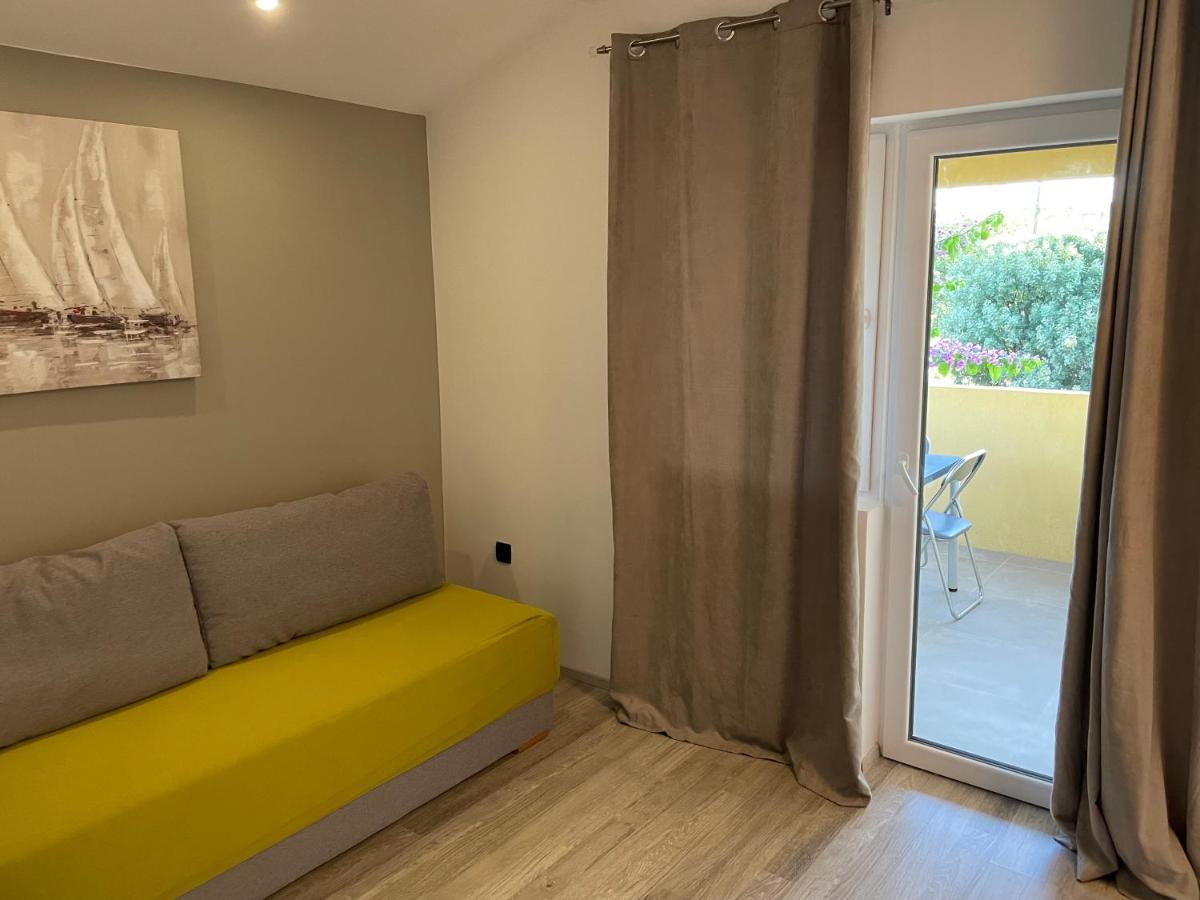 Apartmani Bm Biograd Na Moru Esterno foto