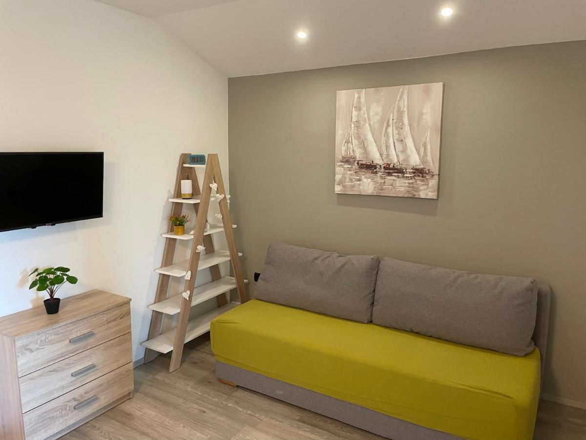 Apartmani Bm Biograd Na Moru Esterno foto