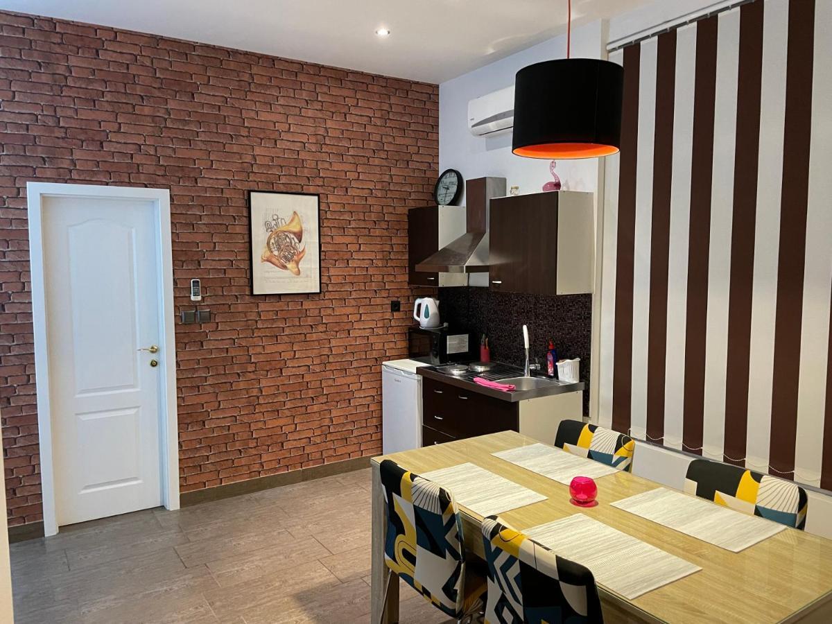Apartmani Bm Biograd Na Moru Esterno foto