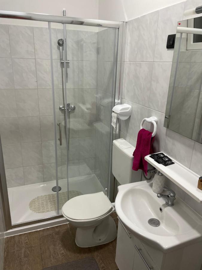 Apartmani Bm Biograd Na Moru Esterno foto