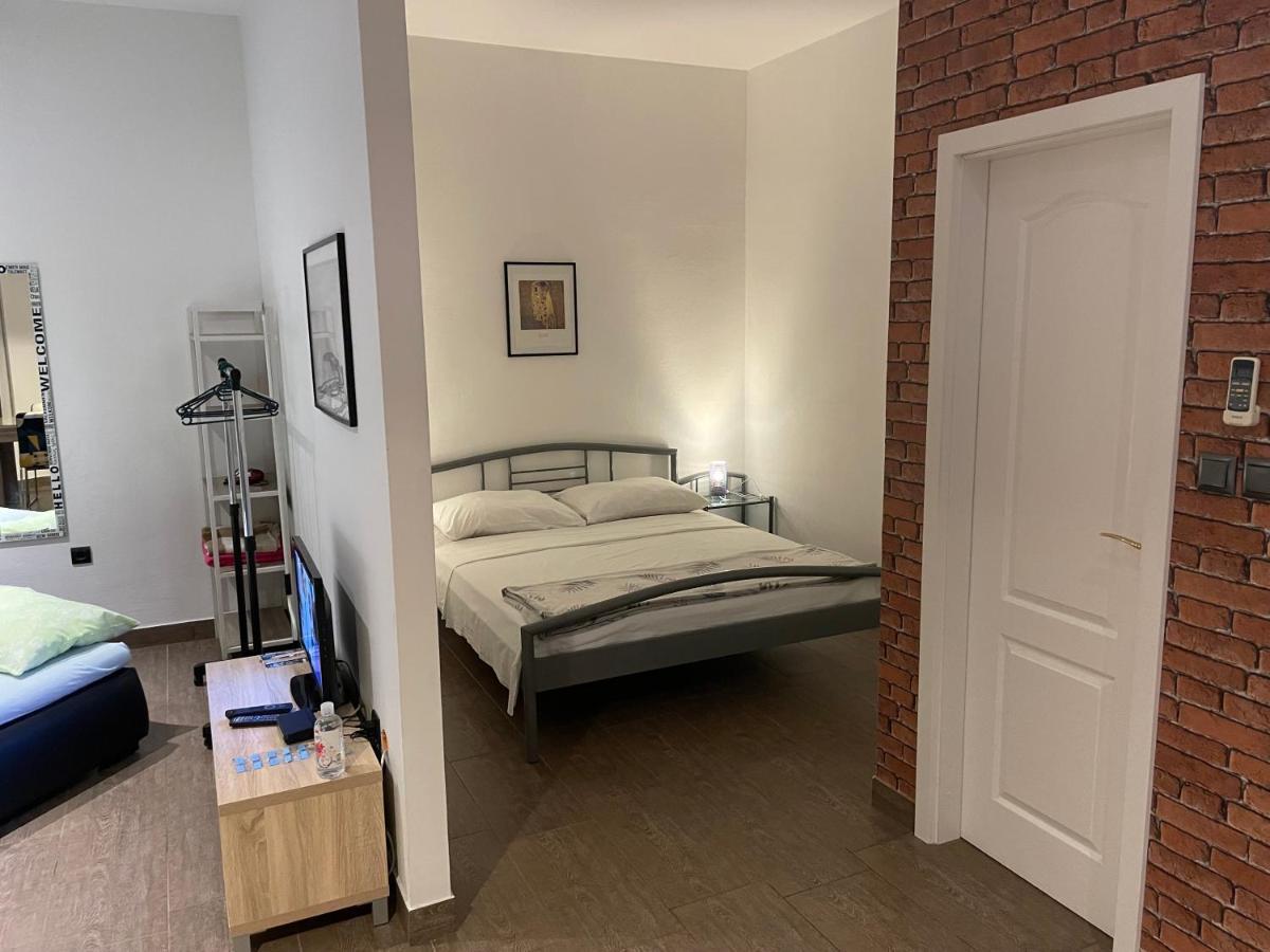 Apartmani Bm Biograd Na Moru Esterno foto