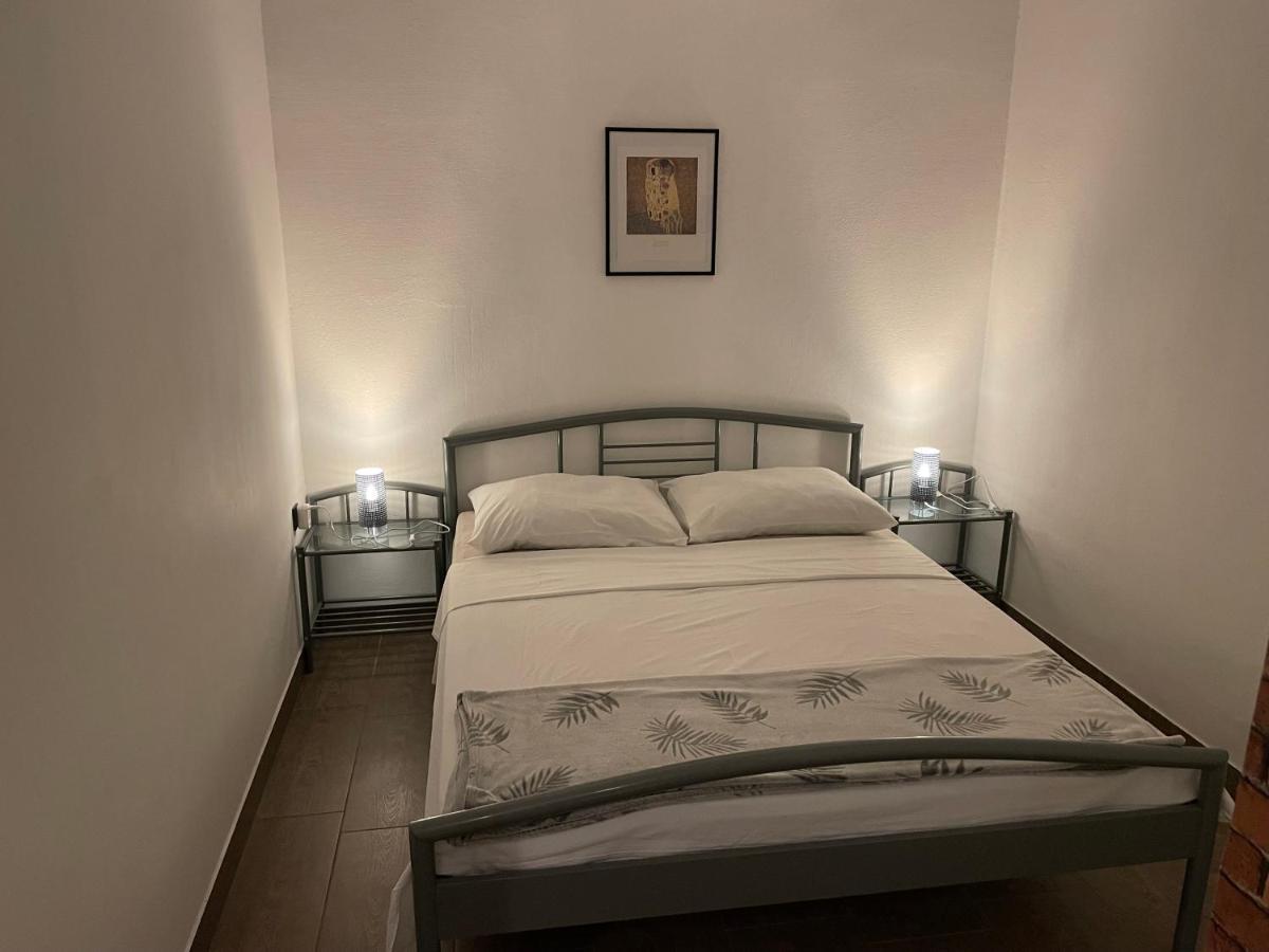Apartmani Bm Biograd Na Moru Esterno foto