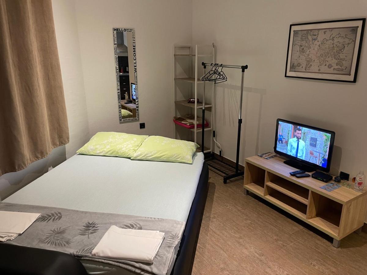 Apartmani Bm Biograd Na Moru Esterno foto