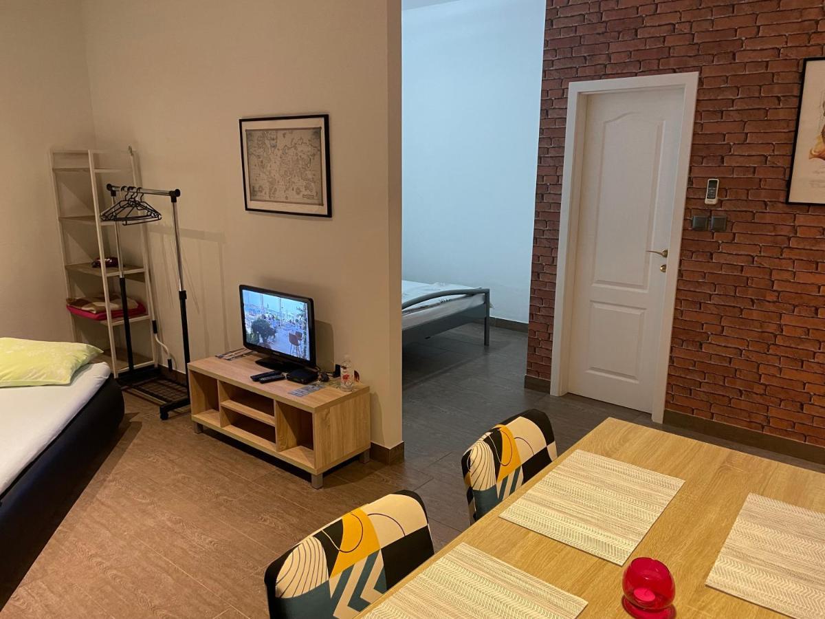 Apartmani Bm Biograd Na Moru Esterno foto
